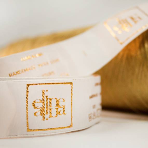 etichetta tessuta con logo personalizzato