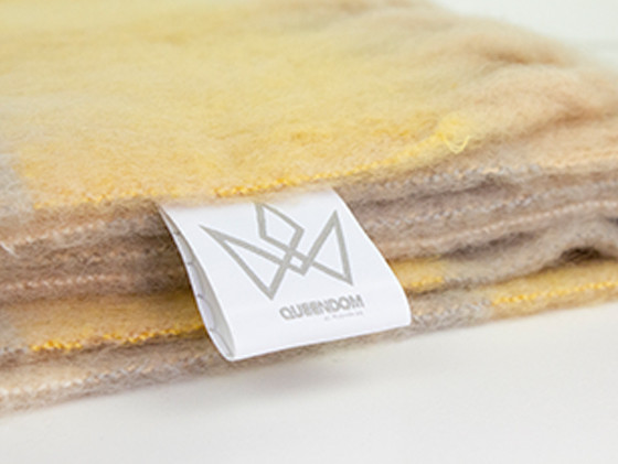 etichetta tessuta con logo personalizzato