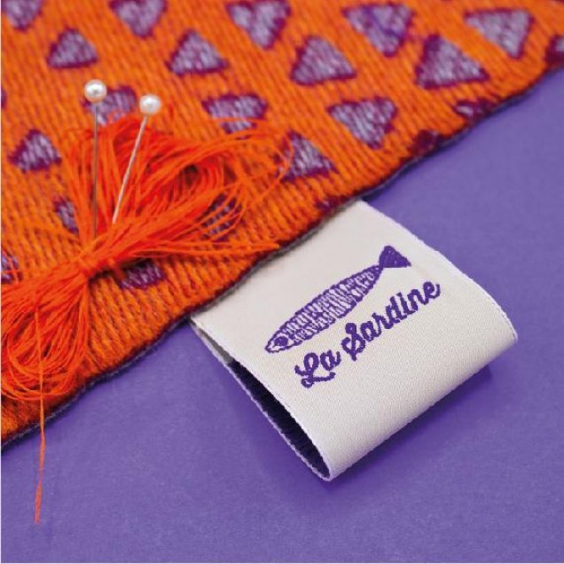 label tissé avec son propre logo