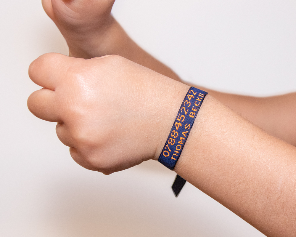 Braccialetto SOS con chiusura in plastica